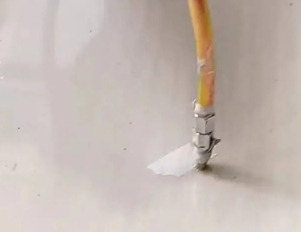 奉贤瓷砖空鼓维修公司专业解答在瓷砖铺贴过程中，如果使用的砂料过粗（如全部使用了粗砂），可能会导致以下问题