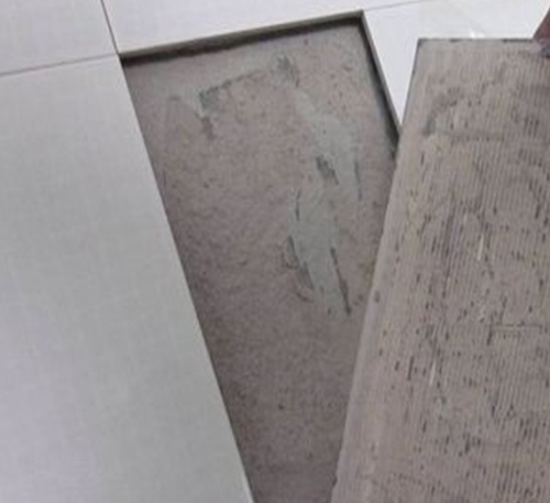 奉贤瓷砖空鼓维修公司分享瓷砖铺贴时如果打浆（即涂抹在瓷砖背面和基层上的砂浆或瓷砖胶）过少，会带来以下问题